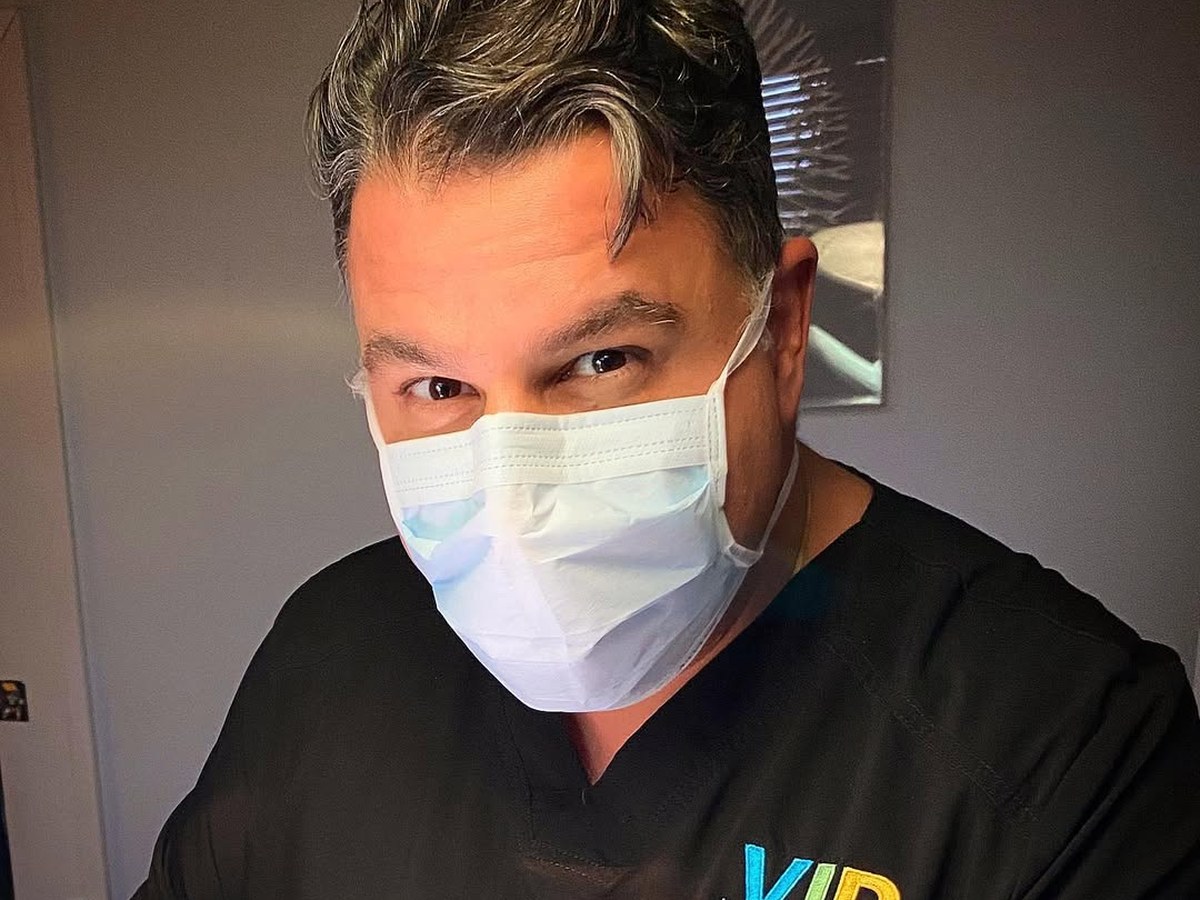 Dr. Khorsandi mid-procedure in mask and gloves